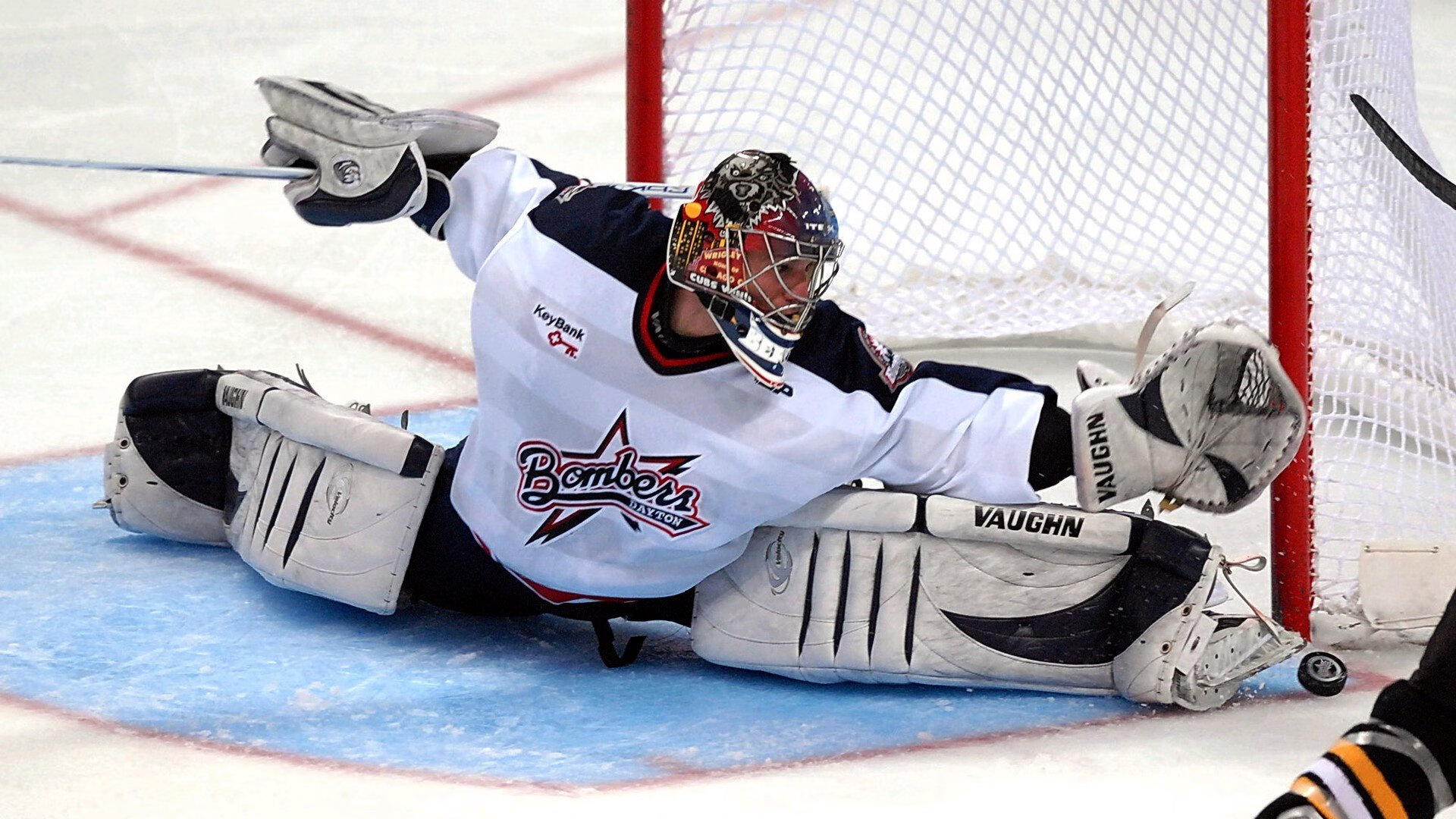 当东方传奇震动西方主场，Uzi的枪声与G2的狂欢，东方神枪席卷西方主场，当Uzi的子弹击穿G2的狂欢